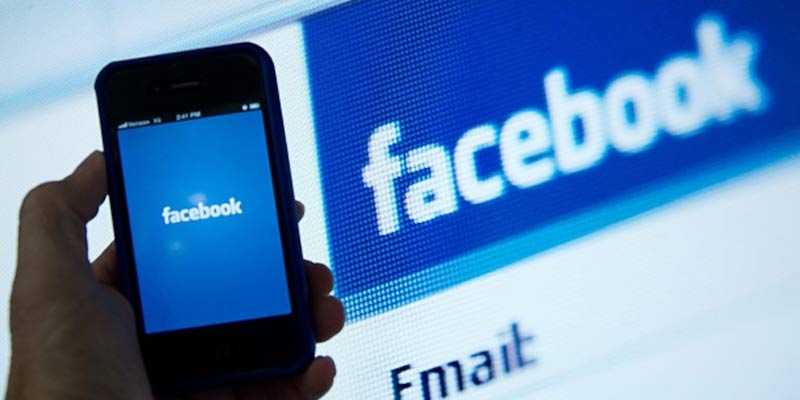 Study on Log In with Facebook and the 2012 Internet Retailer 500